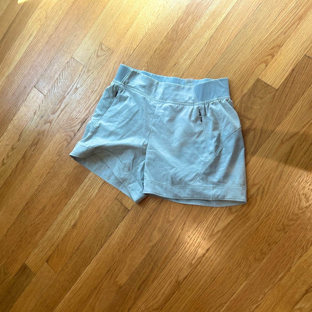CALIA BY CARRIE UNDERWOOD LIGHT GRAY ATHLETIC SHORTS W/ZIPPERED POCKETS